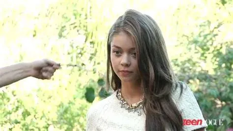 Watch Sarah Hyland's Teen Vogue Photo Shoot | Teen Vogue Behind the ...