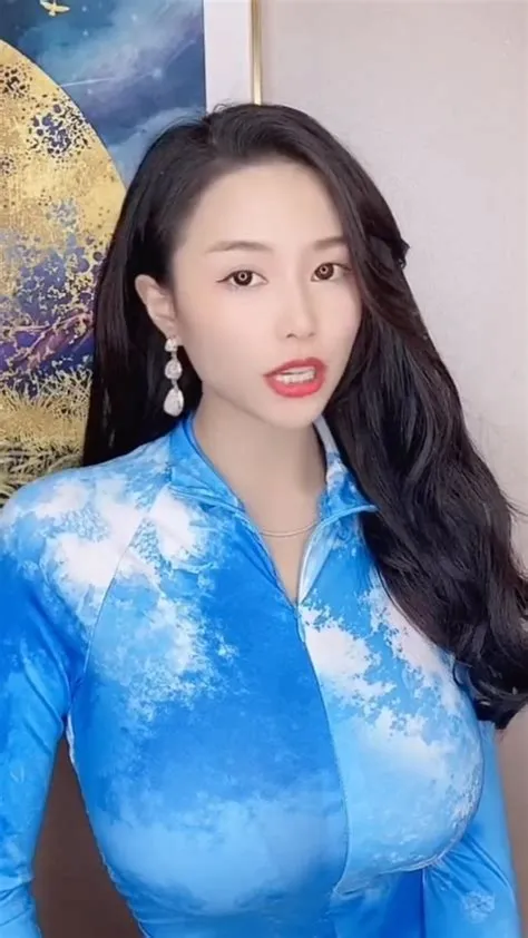 Echo, Fashion Models, Curvy, Asian, Womens Fashion, Board, Beautiful ...