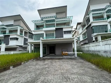 Hino Trucks L7 Crew Cab | Conway Beam | Trucks for Sale | New York