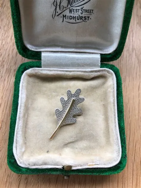 Oak Leaf Lapel Pin - Etsy