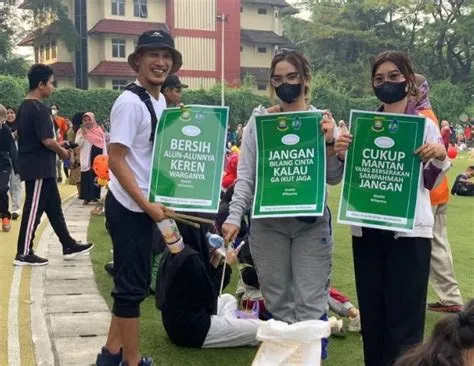 Aktivis Lingkungan Gelar Aksi Bersih-Bersih Alun-Alun Kota Tangerang ...