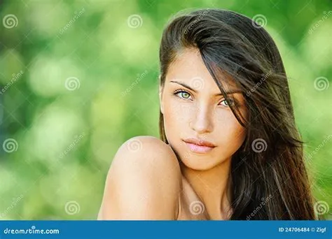 Junge Schöne Frau Mit Bloßem Stockbilder - Bild: 24706484