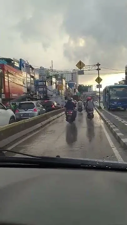 Kemacetan Jembatan Roxy Jalan Kyai Tapa Jakarta - YouTube