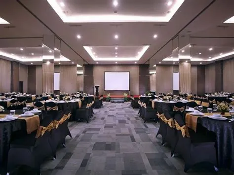 Sewa Ruang Acara Sapphire Ballroom di Aston Jember Hotel & Conference ...
