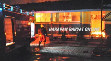 Gema Takbir Berkumandang Saat Bangunan SMPN 7 Banjar Dilalap Api