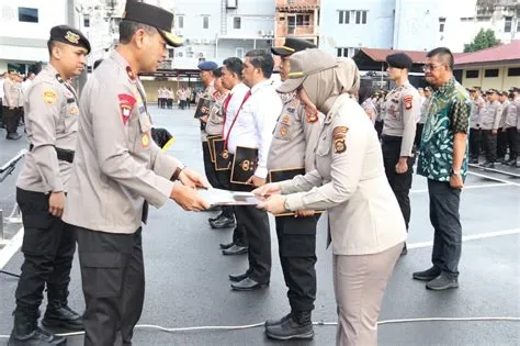 Ratusan Personel Terima Pin Emas dari Kapolda Sumsel – Medconas.com