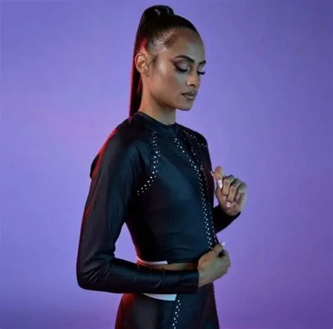 by lauren on dr1 | Sydney mclaughlin, Sydney, Track and field