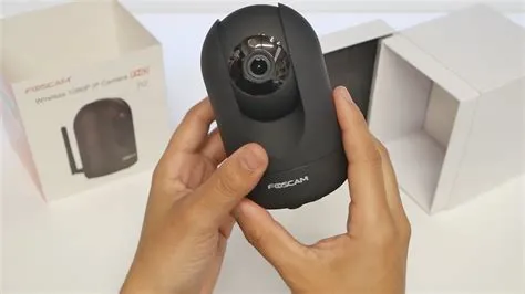 1080p Wireless 360 View Security Camera - Foscam R2 - YouTube
