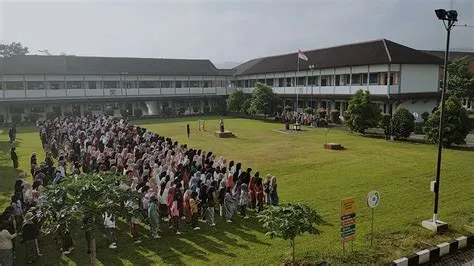 SMK Negeri 1 Banyumas Peringati Hari Kartini dengan Apel Penuh Semangat ...