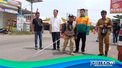 Perbaikan Jalan Rusak di Puger Jember Baru sampai Tahap Ini