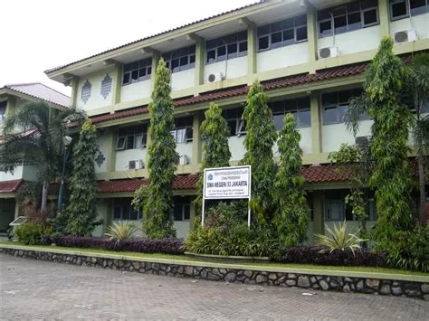 SMAN 53 JAKARTA - annibuku.com