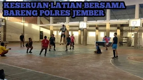 LATIAN BERSAMA POLRES JEMBER DI GOR SMP 7 - YouTube