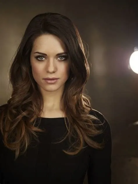 Most Beautiful Younger Dark Haired Actresses | Lyndsy fonseca, Dark ...