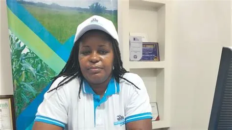 Watu wanauza sim two Na Vitu zingine weird - YouTube