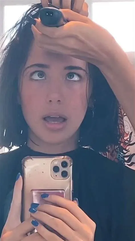 di Women Getting Buzz Cuts