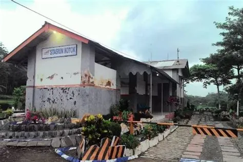 Sejarah Jember : Stasiun Kotok, Makam Kuno dan Kisah Kamp Interniran ...