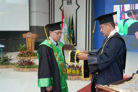 Panen Guru Besar, Rektor Kukuhkan Warek Tiga UIN KHAS Jember sebagai ...