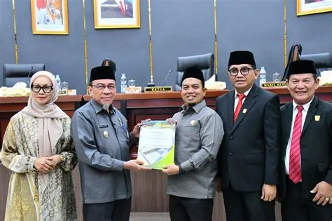Pendapatan Ditarget Rp3 Triliun, Pemko dan DPRD Padang Sepakati KUA ...