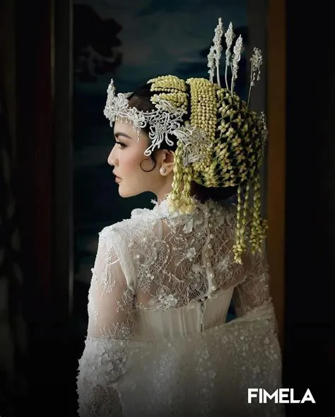 Fimela.com on Instagram: "Pasangan Rizky Febian dan Mahalini telah ...