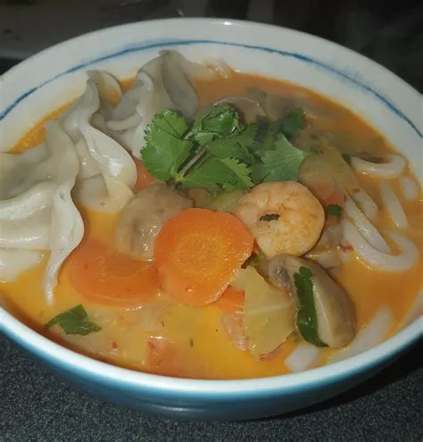 laksa noodle soup - spicy malaysian curry coconut soup - glebe kitchen ...