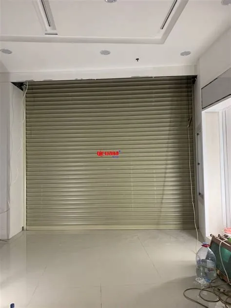 Pemasangan Rolling Door Electric Full Perforated 0,8mm di Metoocel ...