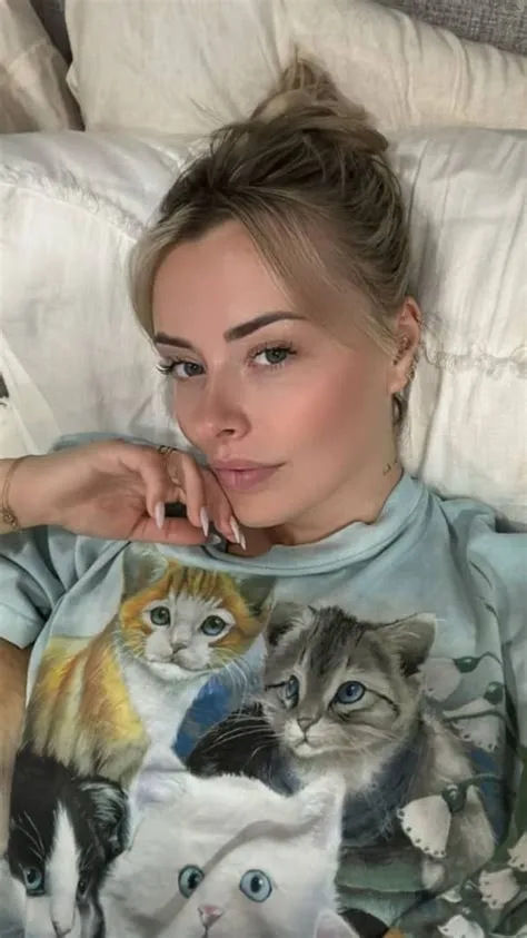 by Serebryakov_Vl on All the 👸🏼👸🏻👸🏽 | Corrina kopf body, Corinna ...