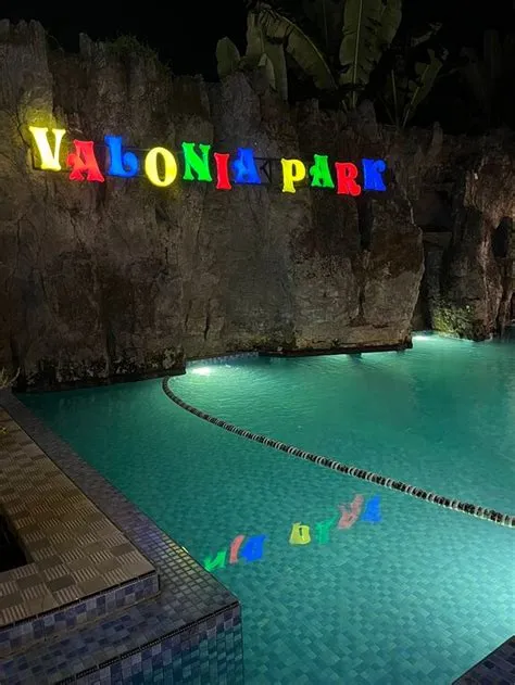 GRAND VALONIA (Jember, Indonesia) - Ulasan & Perbandingan Harga Hotel ...