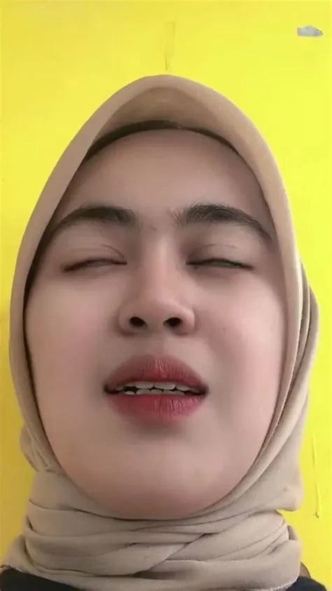 oleh Yana Mulyana di Pemandangan | Referensi wajah, Gaya hijab ...