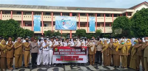 Police Go To School, Sat Binmas Kunjungi SMAN 7 Tangsel - Polres ...