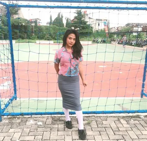 oleh allay tatto di sma | Gaya hijab, Gaya, Foto teman