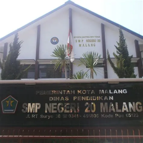 Sekolahku ( SMPN 20 MALANG ) | RELIGIUS