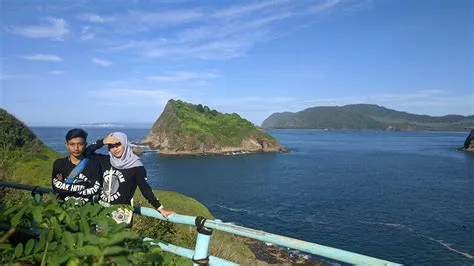 Teluk Love di Jember, Wisata Teluk Berbentuk Hati dengan Pemandangan ...