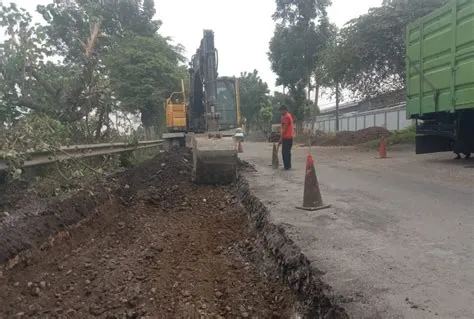 Perbaikan Jalan Provinsi Rusak di Rambipuji-Puger: Pengawasan Ketat ...