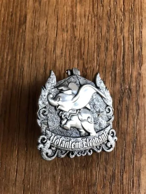 Disney Pin Review: Dumbo - Crests of the Kingdom - 2019 Release ...