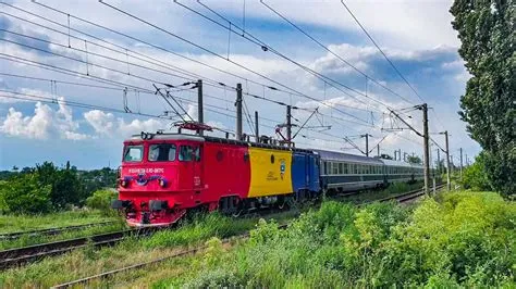 CFR Class 41 locomotive with an interregional train in Galati(Romania ...