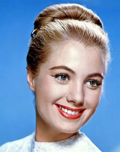 10 Beautiful 1960s Actresses - ReelRundown