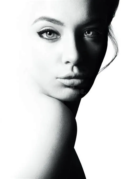 Haut Contraste Noir Et Blanc Portrait D'une Belle Fille. Image stock ...