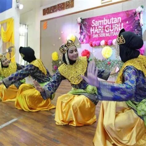 Pakaian Tarian Zapin / Ejercicio De Pengenalan Tarian Zapin - Dano Kamar