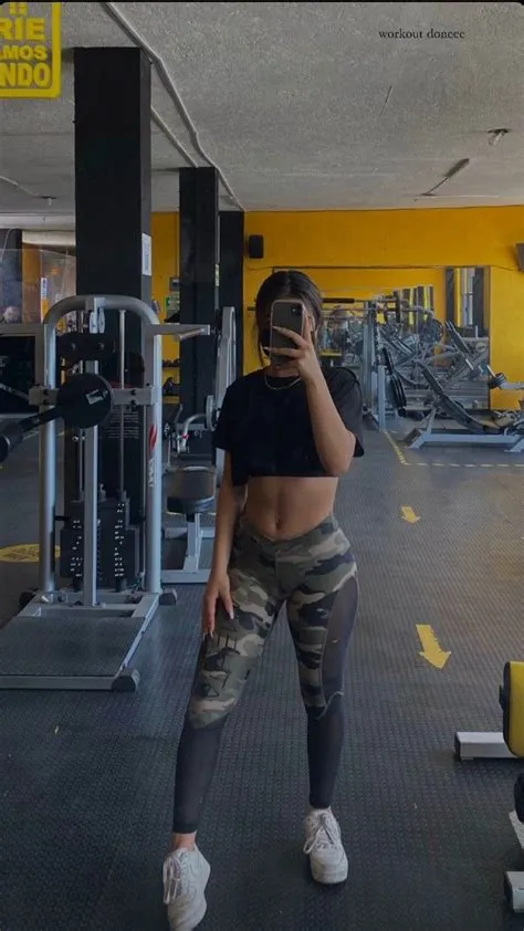 Gym :) Follow 🥀 Gym Snap Girl, Snap Girls, Gym Girls, Photos Fitness ...