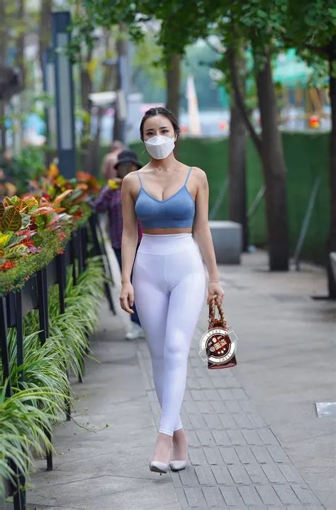 Pinterest | Leggings fashion, Curvy girl fashion, Fitness wear outfits