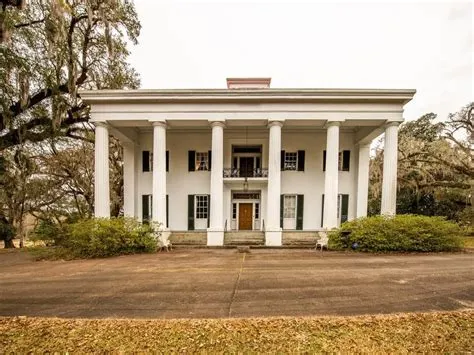 160 Devereaux Dr, Natchez, MS 39120 | realtor.com® | Antebellum homes ...