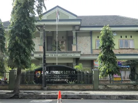 SDN JEMBER LOR 01 - annibuku.com