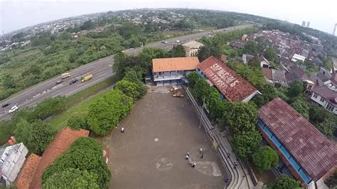 SMPN 6 Kota Tangsel Dari Udara - YouTube