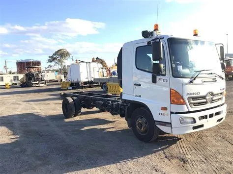 2013 Hino FD 4 x 2 Cab Chassis Truck Auction (0001-7045768) | Grays ...