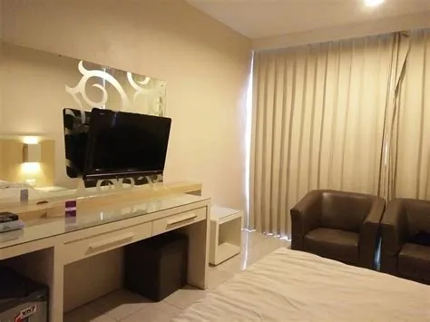 ROYAL HOTEL N' LOUNGE: (Jember, Java, Indonesien) - Tripadvisor