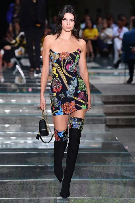 Kendall Jenner's Runway Modeling Looks: Pictures