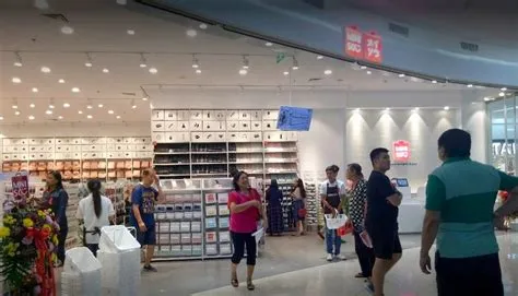 Pemasangan Rolling Door Perforated Otomatis di Miniso Lippo Plaza ...