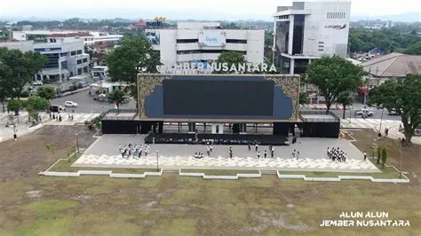 Alun alun jember nusantara, alun alun dengan megatron terbesar se ...