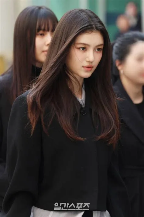 by Jeep Sun on kpop | Cute asian girls, Swedish actresses, Pretty woman