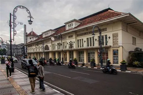 Menikmati Berbagai Sudut Paling Instagenic di Jalan Braga - Indonesia ...